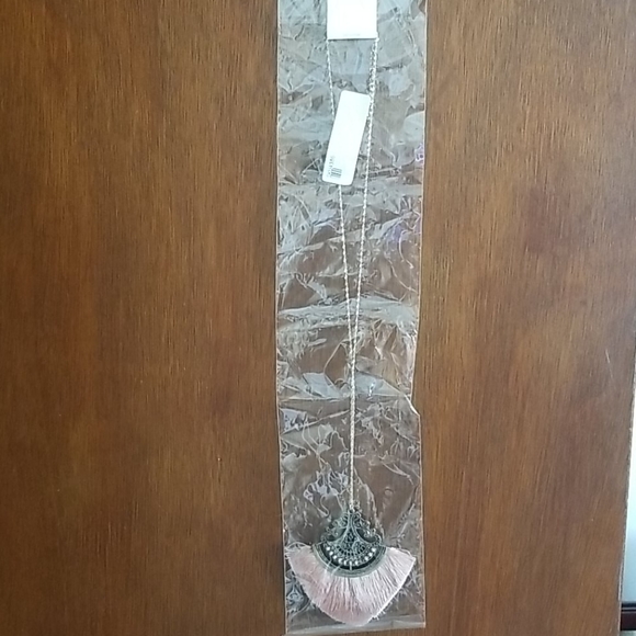 Influence tassel necklace - Picture 2 of 4